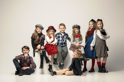 КАК СОЧЕТАТЬ ДЕТСКУЮ ОБУВЬ С ОДЕЖДОЙ: стильные комбинации для разных сезонов и ситуаций