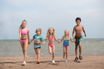 Как выбрать  купальник или плавки для ребёнка:?